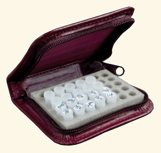 Apotheke: 35er Mini Apo - Die kleinste Taschenapotheke der Welt - bordeaux