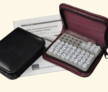 Apotheke: 60er Mini Apo - Die kleinste Taschenapotheke der Welt - bordeaux