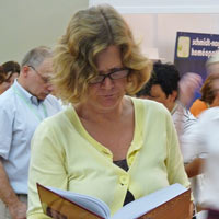 Teilnehmerin mit Buch 