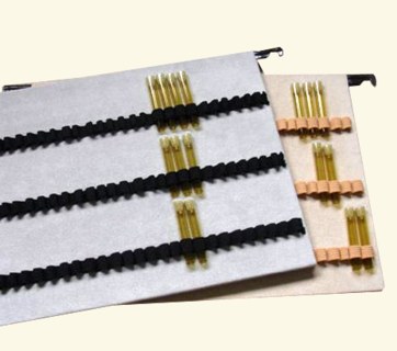 Schlaufentablett mit Schiene mit 3 x 28 Schlaufen (für 1,5 g Glasröhrchen)